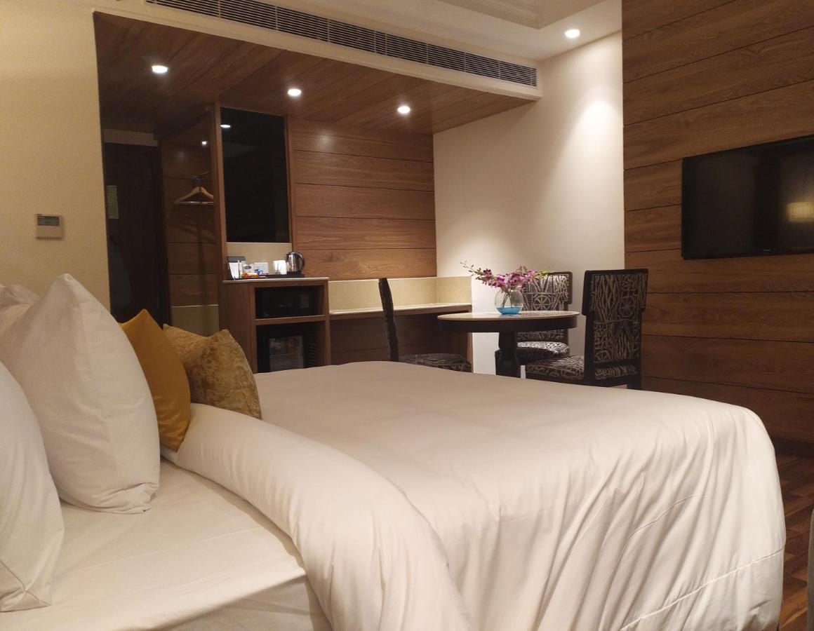 Maryland Group Hotel Zirakpur Exterior foto